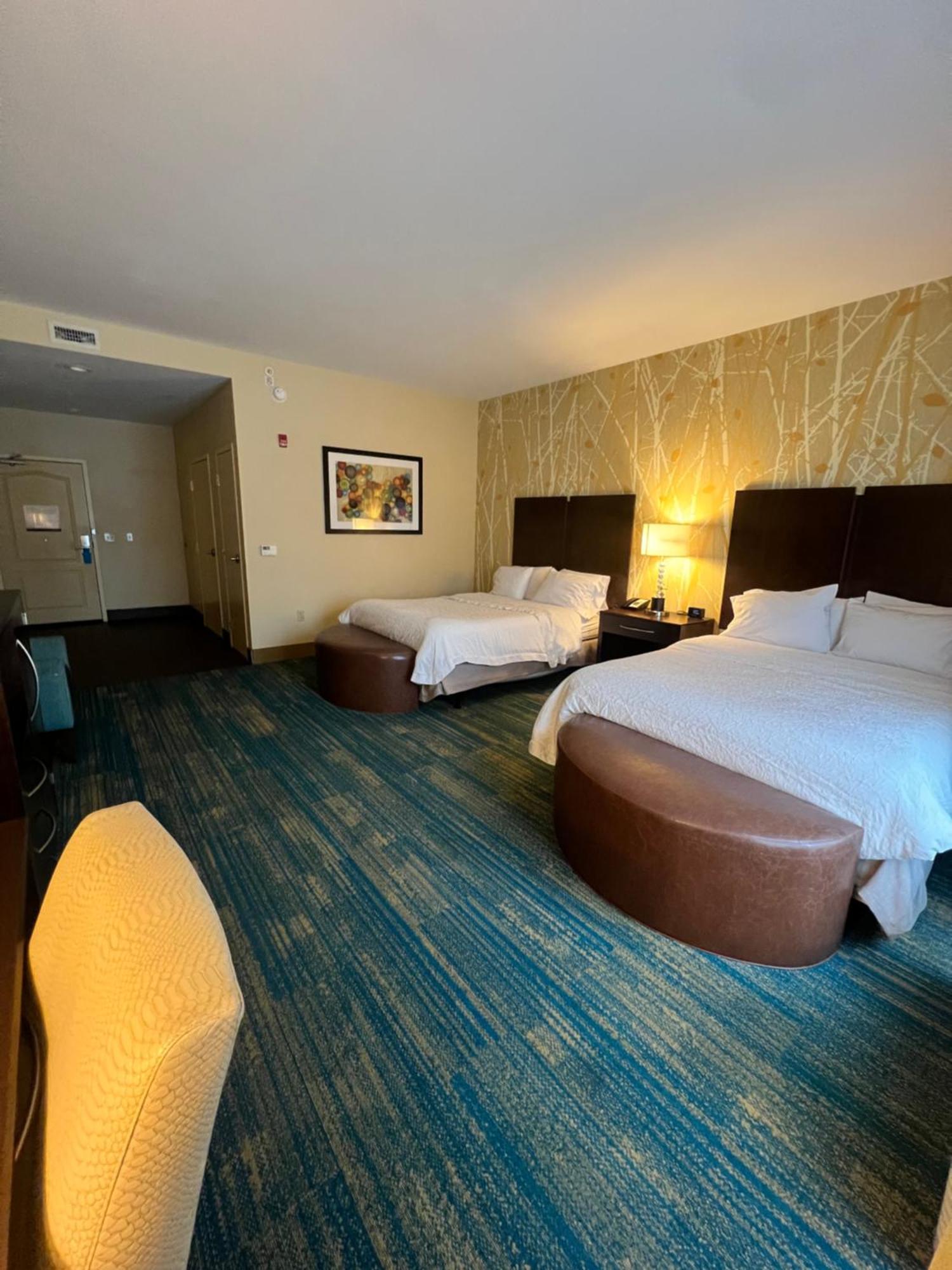 Hampton Inn & Suites Stroudsburg Bartonsville Poconos Bagian luar foto