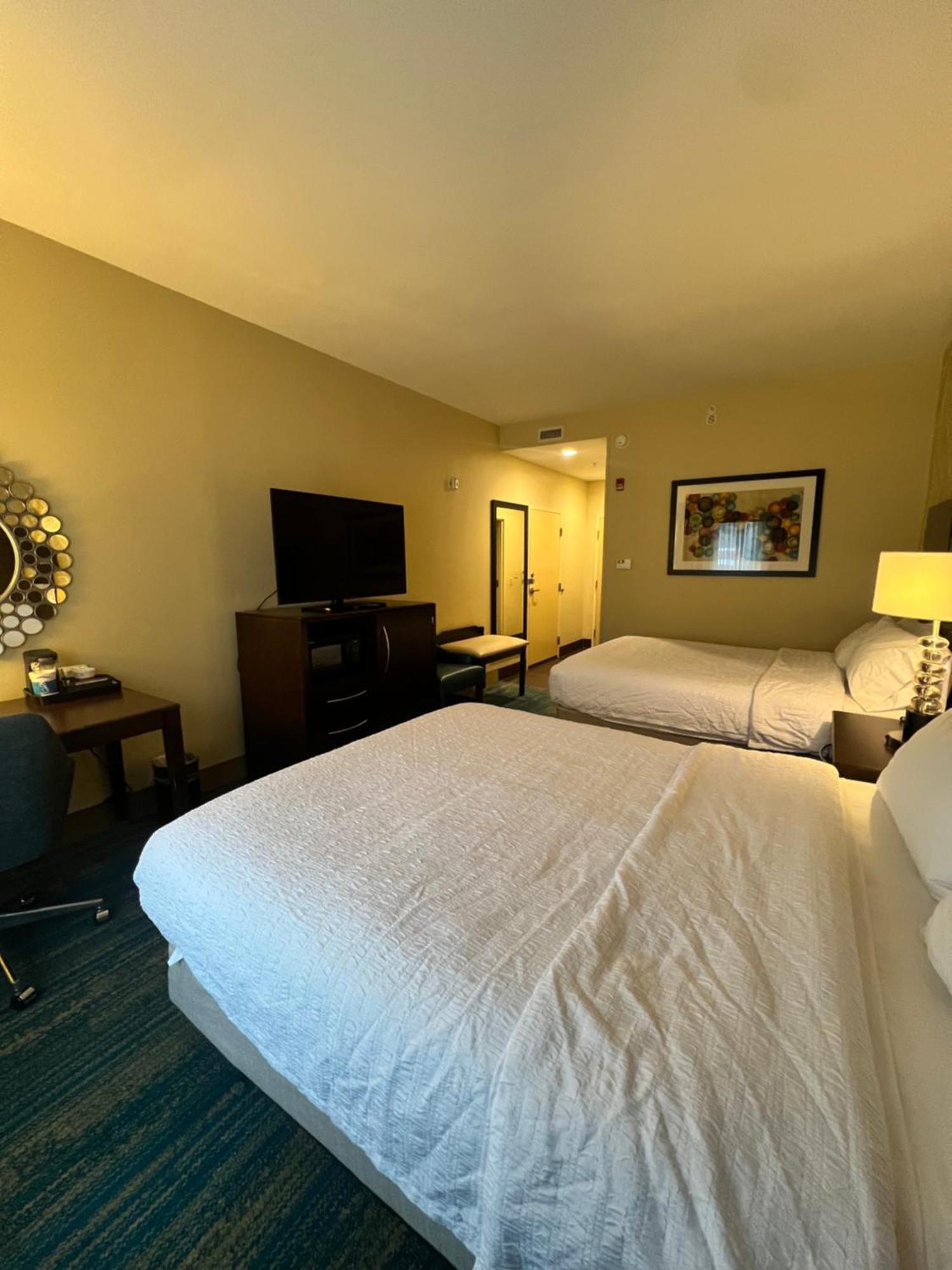 Hampton Inn & Suites Stroudsburg Bartonsville Poconos Bagian luar foto