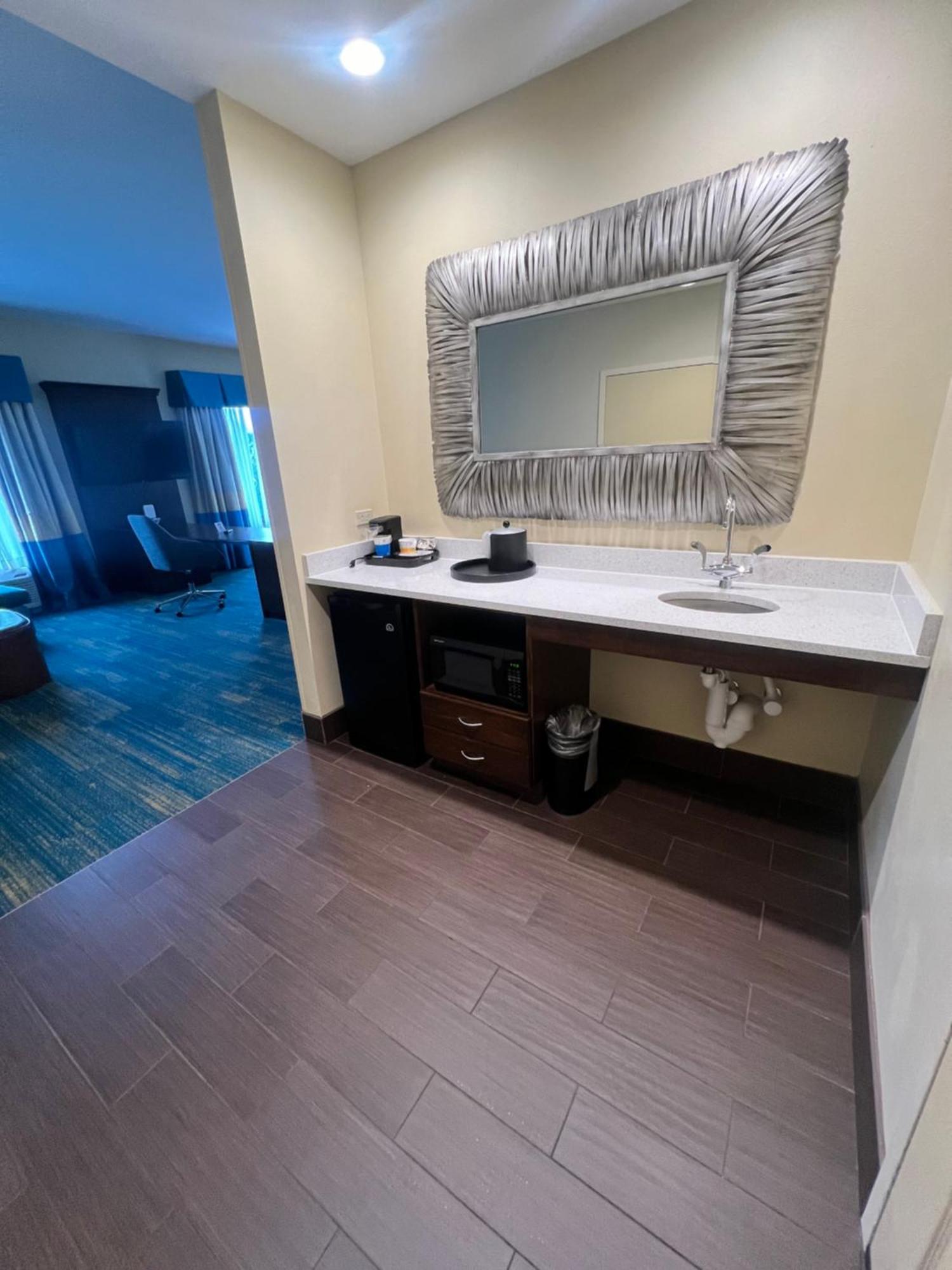 Hampton Inn & Suites Stroudsburg Bartonsville Poconos Bagian luar foto